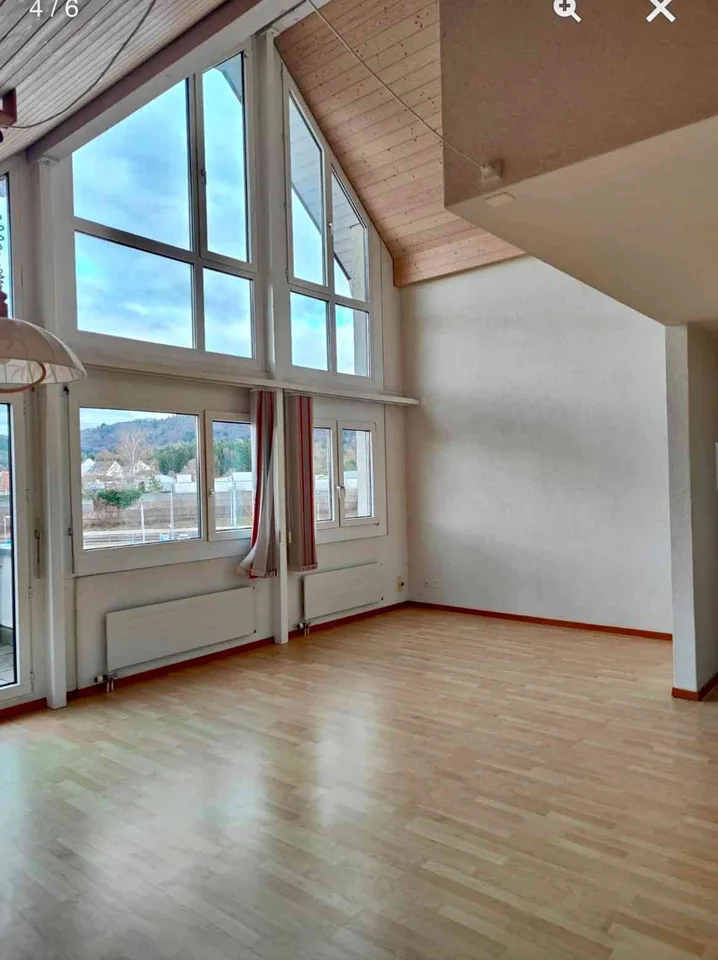 Attraktive 3.5-Zimmer-Dachwohnung mit Terrasse in zentraler Lage