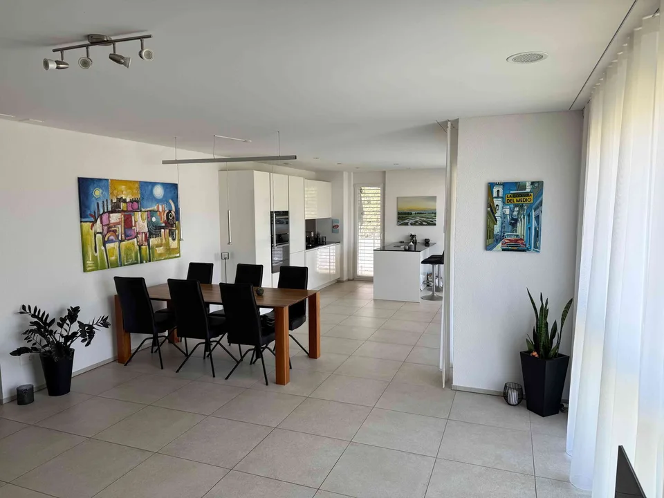 grosszügige und helle 3 ½-Zimmerwohnung (BGF 116 m2) – photo 2 sur 12