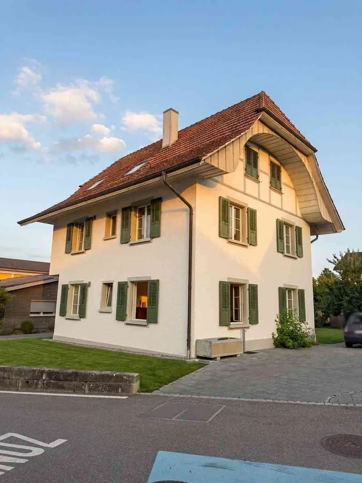 120 m² Maisonette mit Balkon im freistehenden Haus – Bahnhofsnähe