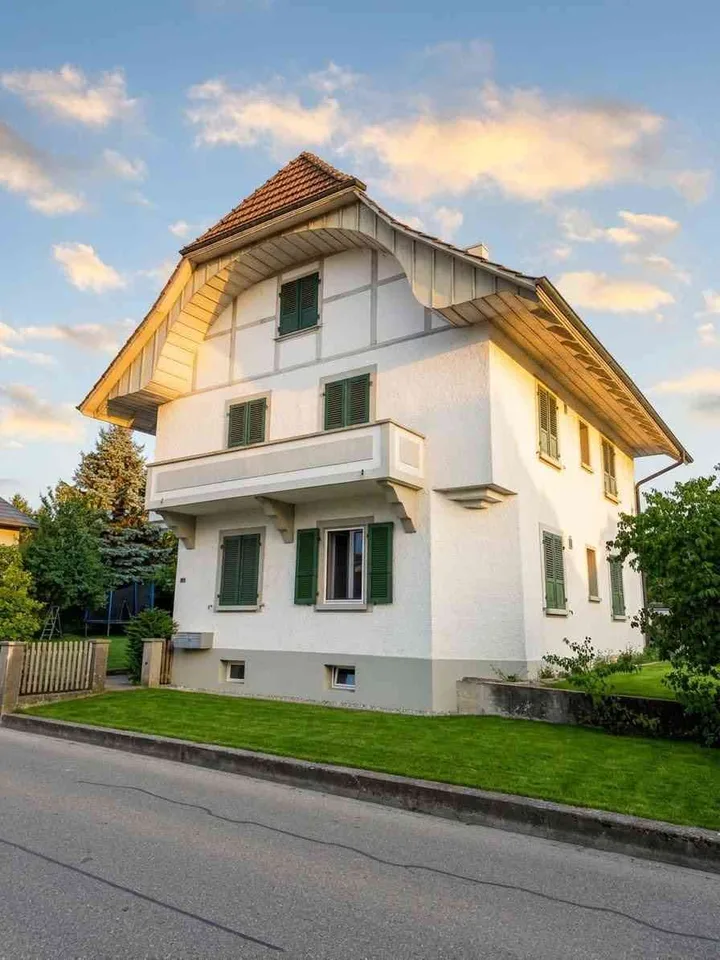 120 m² Maisonette mit Balkon im freistehenden Haus – Bahnhofsnähe