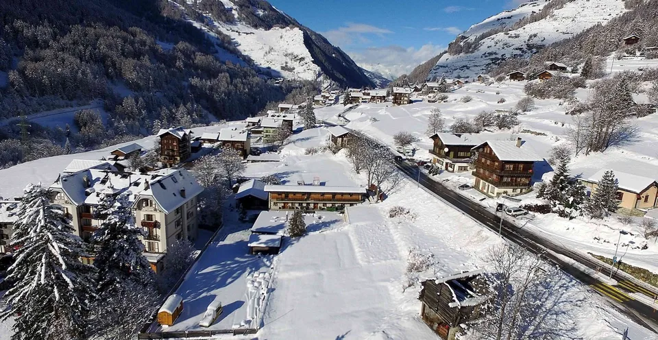 Maison + dépendance, jardin clos, vue Dent Blanche — Evolène – Foto 3 von 4