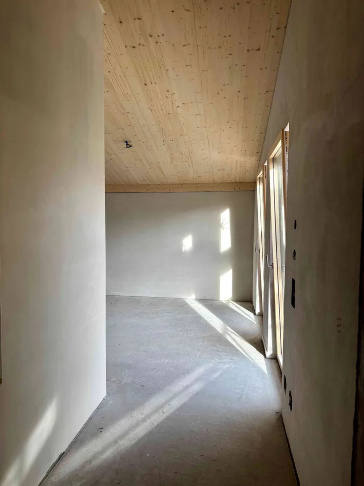 Lichtdurchflutetes Neubau-Studio in Maienfeld zu vermieten