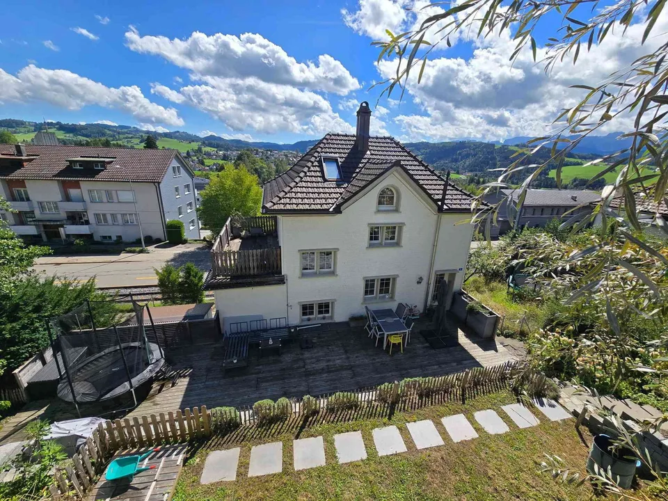 Modernisiertes 6.5-Zimmer-Haus mit grossem Garten – photo 2 sur 12
