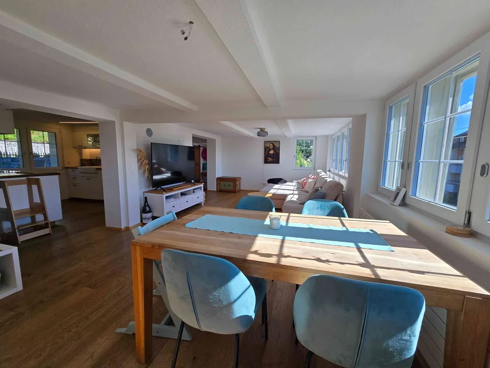 Modernisiertes 6.5-Zimmer-Haus mit grossem Garten – photo 3 sur 12