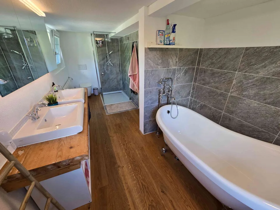 Modernisiertes 6.5-Zimmer-Haus mit grossem Garten – photo 8 sur 12