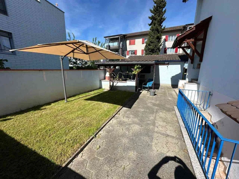 4.5 Zimmer Doppelhaushälfte in Hinwil – photo 2 sur 11