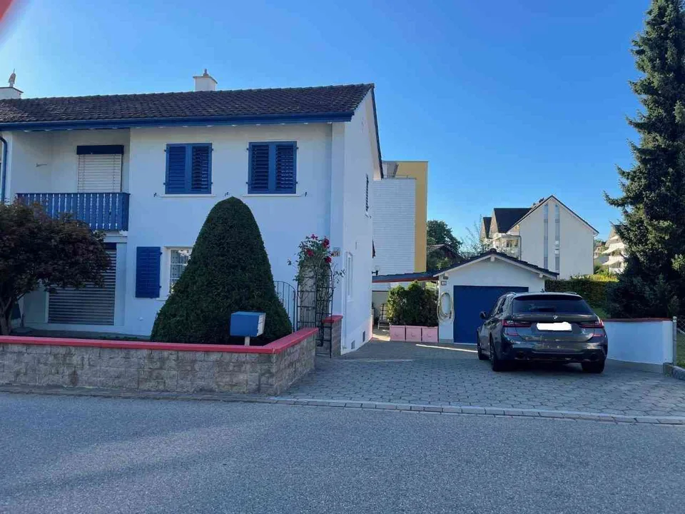 4.5 Zimmer Doppelhaushälfte in Hinwil – photo 1 sur 11