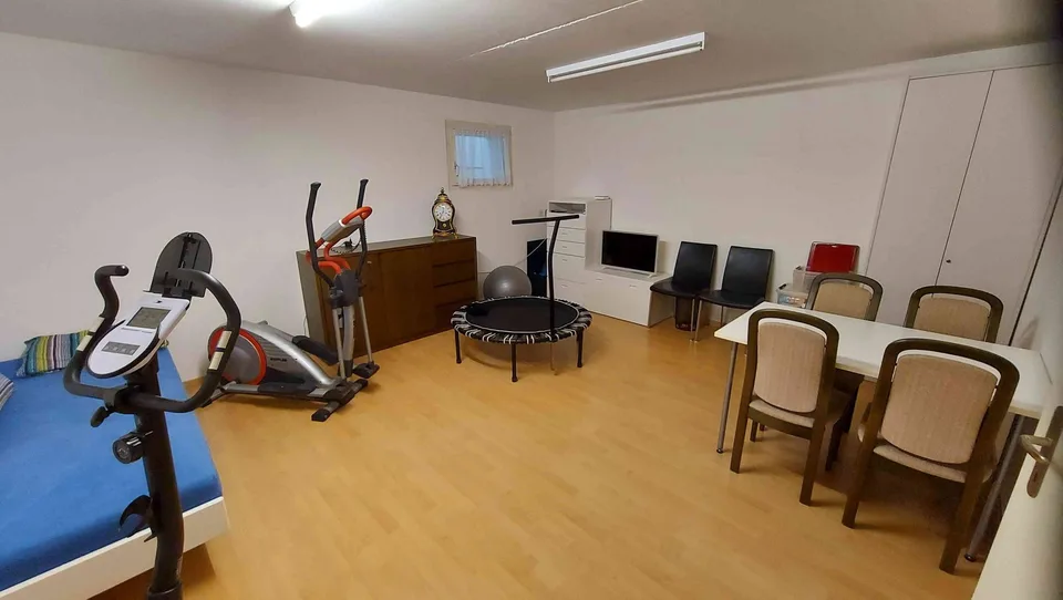 Schönes 4.5 Zimmer Mittelhaus zu vermieten