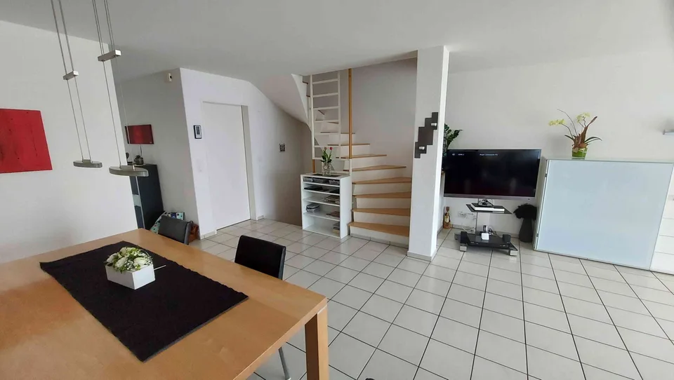 Schönes 4.5 Zimmer Mittelhaus zu vermieten