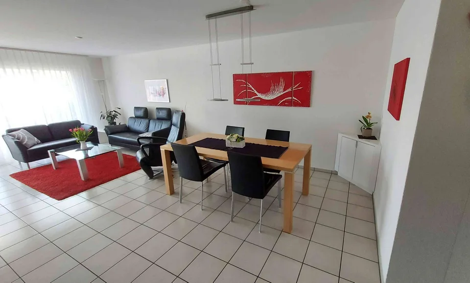 Schönes 4.5 Zimmer Mittelhaus zu vermieten