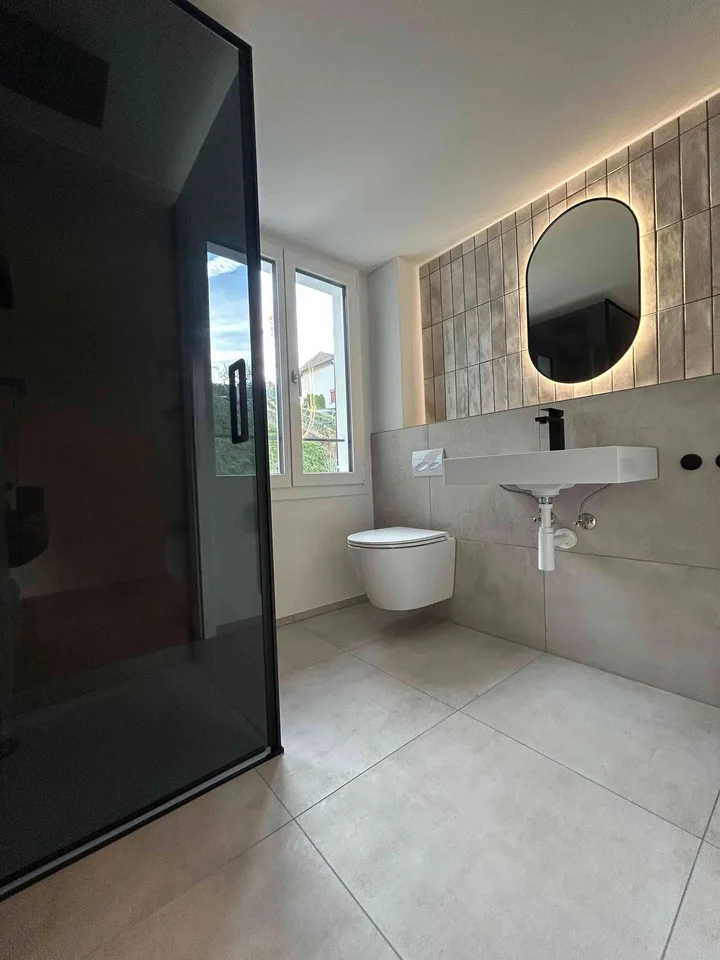 modernes Zuhause mit Einliegerwohnung – photo 8 of 12
