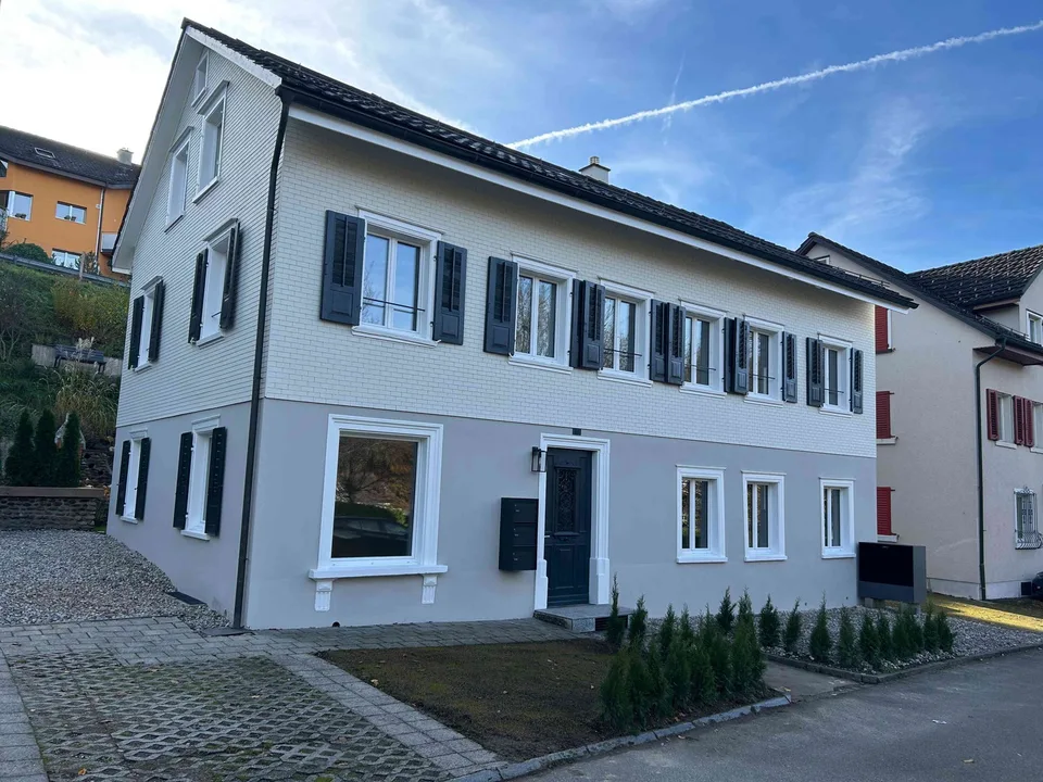 modernes Zuhause mit Einliegerwohnung – photo 2 of 12