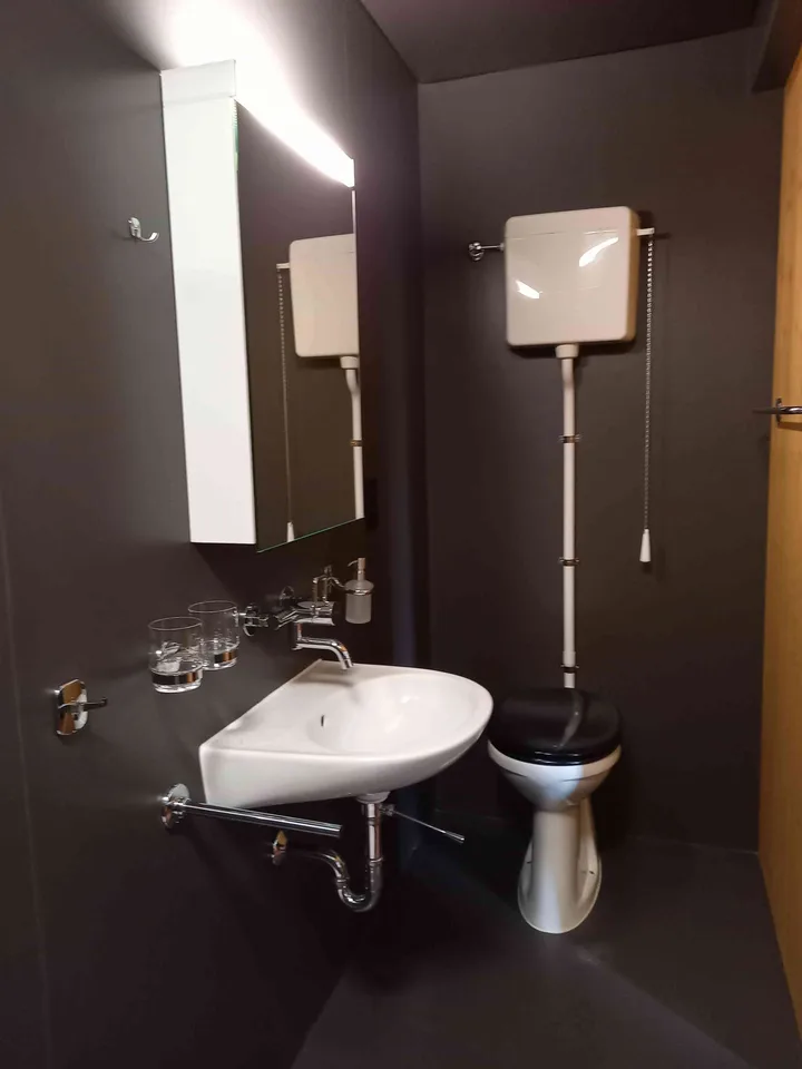 Grosszügige 2 1/2 Zimmer Wohnung mit Terrasse