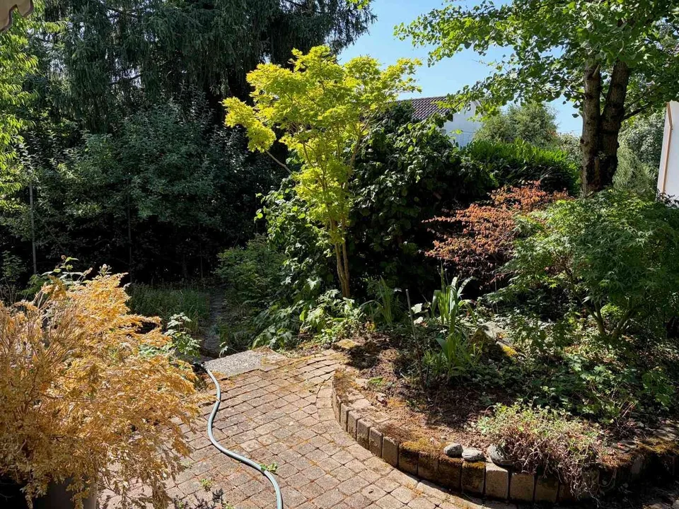 Freistehendes 7 ½-Zimmer Einfamilienhaus mit Sitzplatz, Garage, Garten – photo 7 of 13