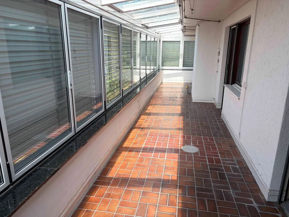 Freistehendes 7 ½-Zimmer Einfamilienhaus mit Sitzplatz, Garage, Garten – photo 12 of 13