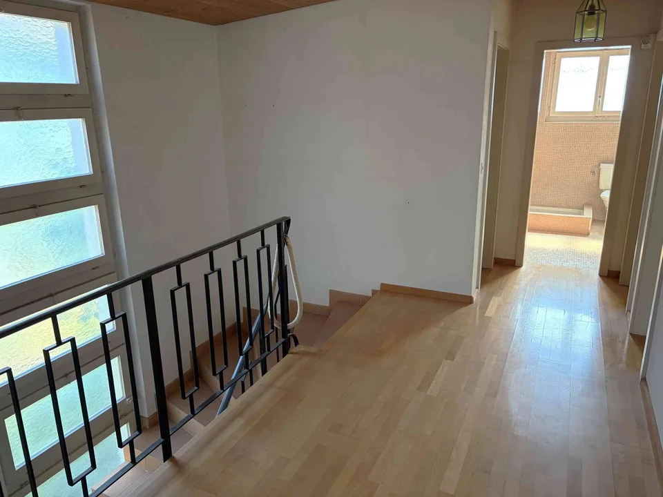 Freistehendes 7 ½-Zimmer Einfamilienhaus mit Sitzplatz, Garage, Garten – photo 11 of 13