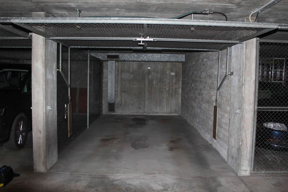 Garagenboxe in Einstellhalle Nähe Aeschenplatz – Foto 4 von 5