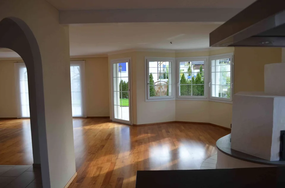 Grosszügiges 6.5-Zimmer Einfamilienhaus mit separater 1.5-Zimmer Einliegerwohnung – photo 4 sur 12