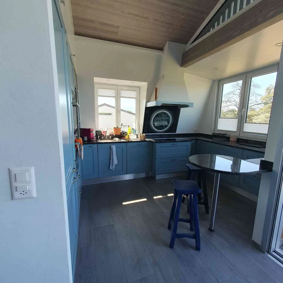 Appartement lumineux de 4.5 pièces + mezzanine avec vue lac