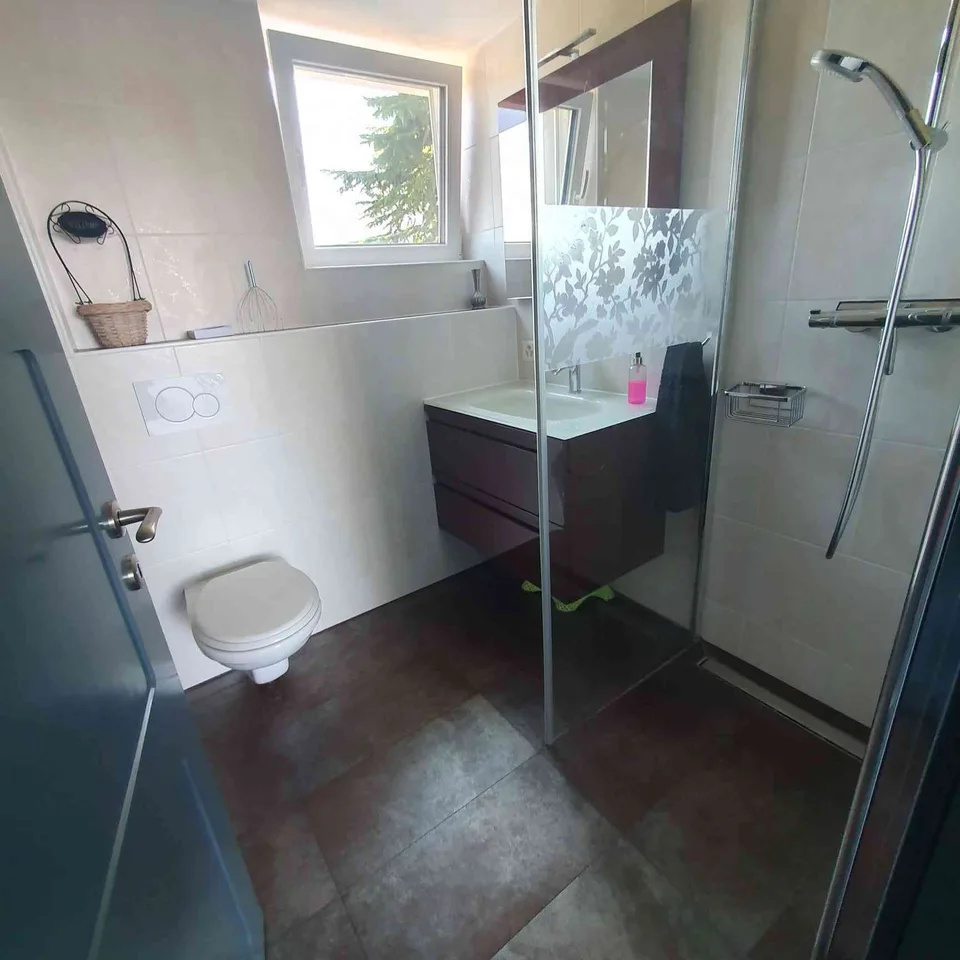 Appartement lumineux de 4.5 pièces + mezzanine avec vue lac