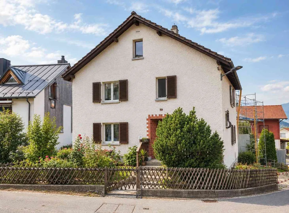 frisch saniertes 4.5 Zimmer-Einfamilienhaus in Trimmis