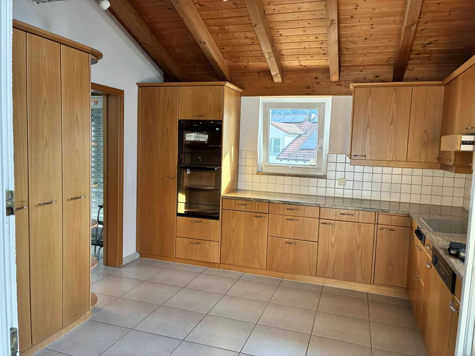 Grosse und helle Attikawohnung (180 m2) direkt am Stausee