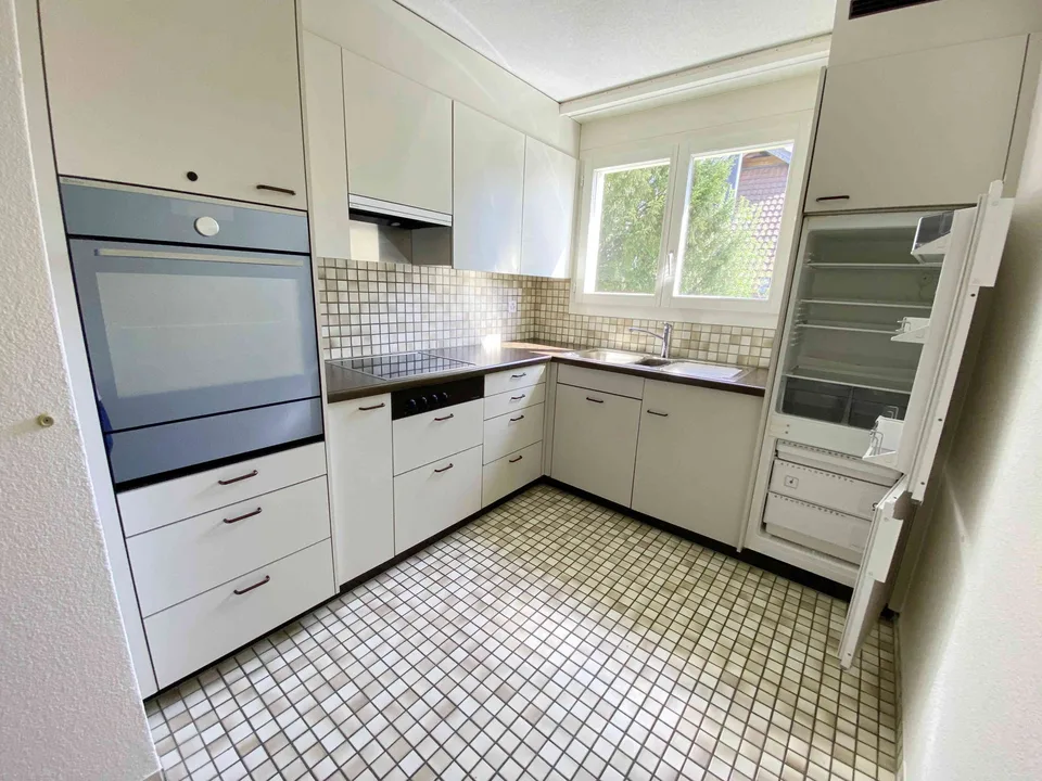 Preiswerte 3.5-Zi. Wohnung an zentraler Lage im Grünen