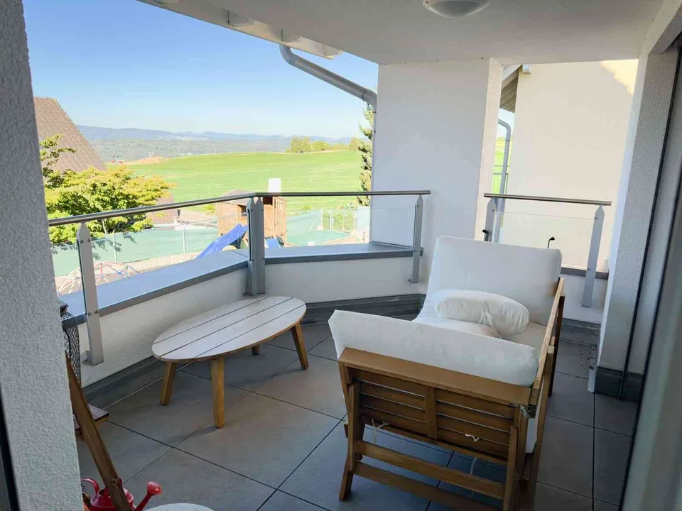 Moderne 5.5-Zimmer-Wohnung mit grossem Garten in Oberwil-Lieli