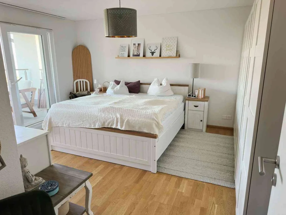 Moderne 5.5-Zimmer-Wohnung mit grossem Garten in Oberwil-Lieli