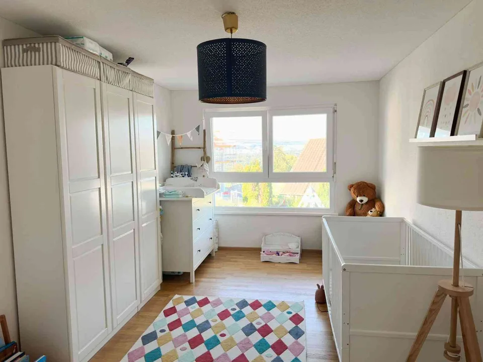 Moderne 5.5-Zimmer-Wohnung mit grossem Garten in Oberwil-Lieli