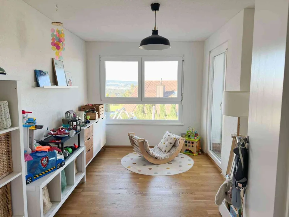 Moderne 5.5-Zimmer-Wohnung mit grossem Garten in Oberwil-Lieli