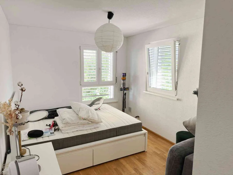 Moderne 5.5-Zimmer-Wohnung mit grossem Garten in Oberwil-Lieli