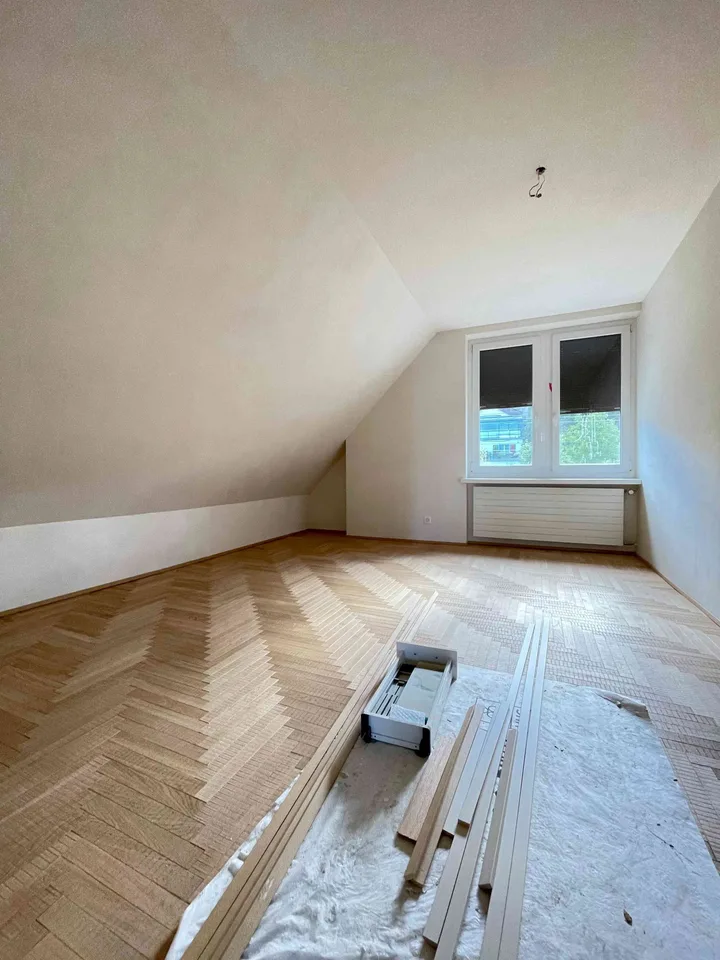 Exceptional Attic Apartment in Thalwil with 180° Views of Lake Zurich