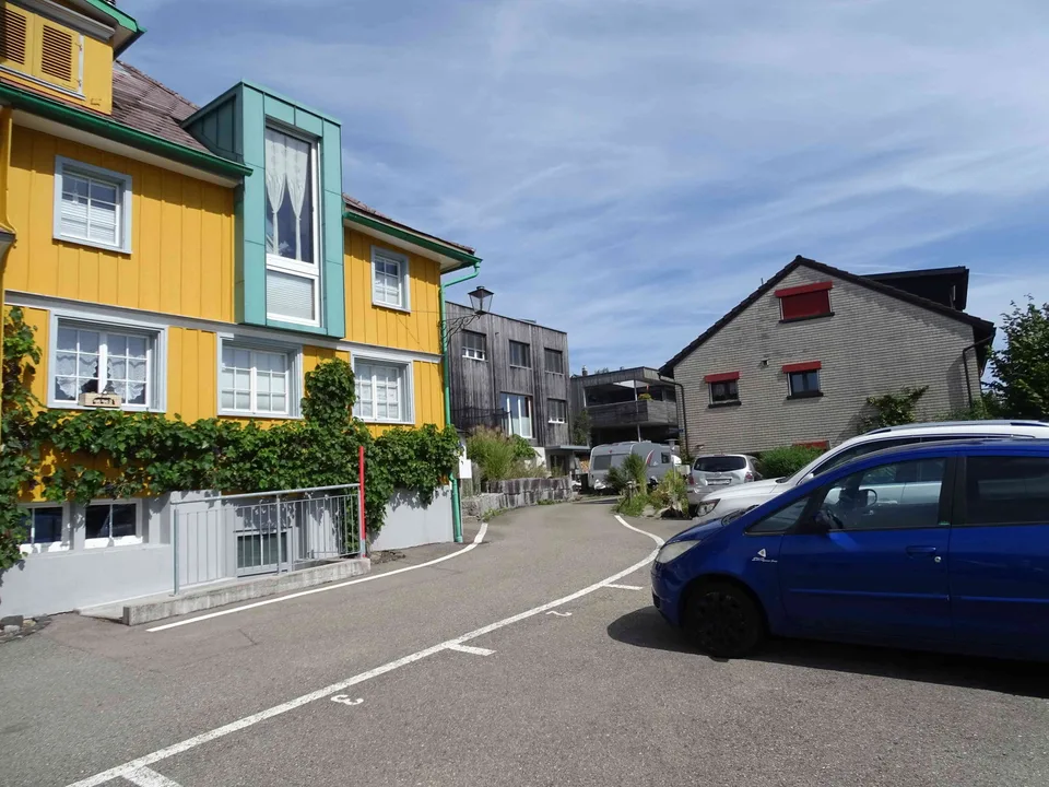 Zentral gelegener 4.5 Zimmer Hausteil am Sonnenhang von Degersheim – foto 2 di 8