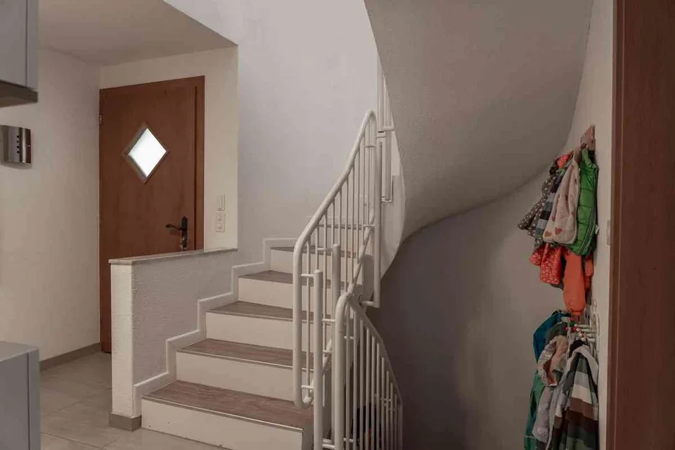 Top-gepflegtes 5.5-Zimmer-Doppeleinfamilienhaus (146.8 m²) – Foto 7 von 13