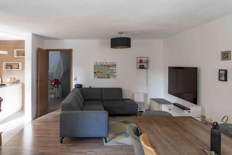 Top-gepflegtes 5.5-Zimmer-Doppeleinfamilienhaus (146.8 m²) – Foto 4 von 13