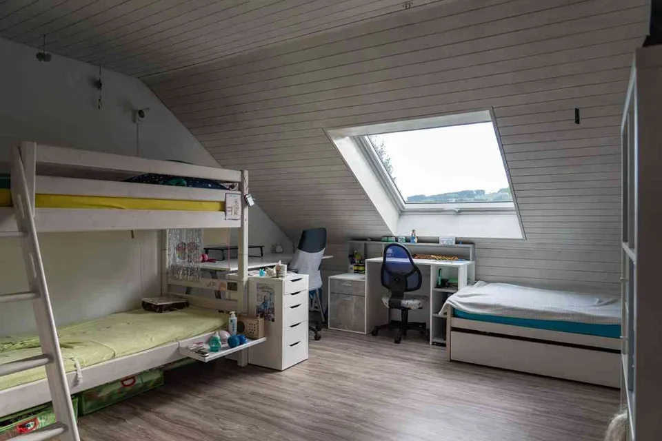 Top-gepflegtes 5.5-Zimmer-Doppeleinfamilienhaus (146.8 m²) – Foto 9 von 13