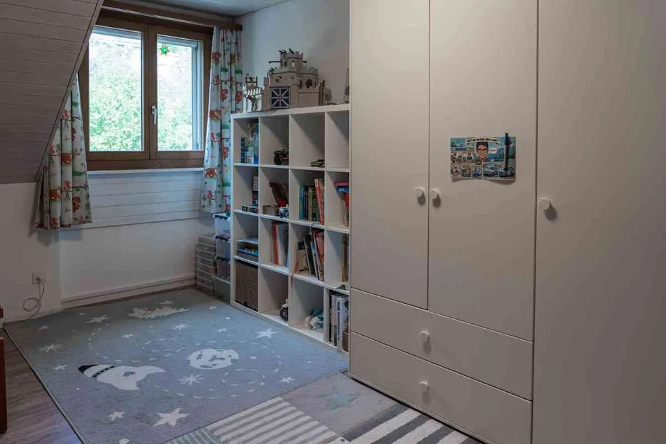 Top-gepflegtes 5.5-Zimmer-Doppeleinfamilienhaus (146.8 m²) – Foto 11 von 13