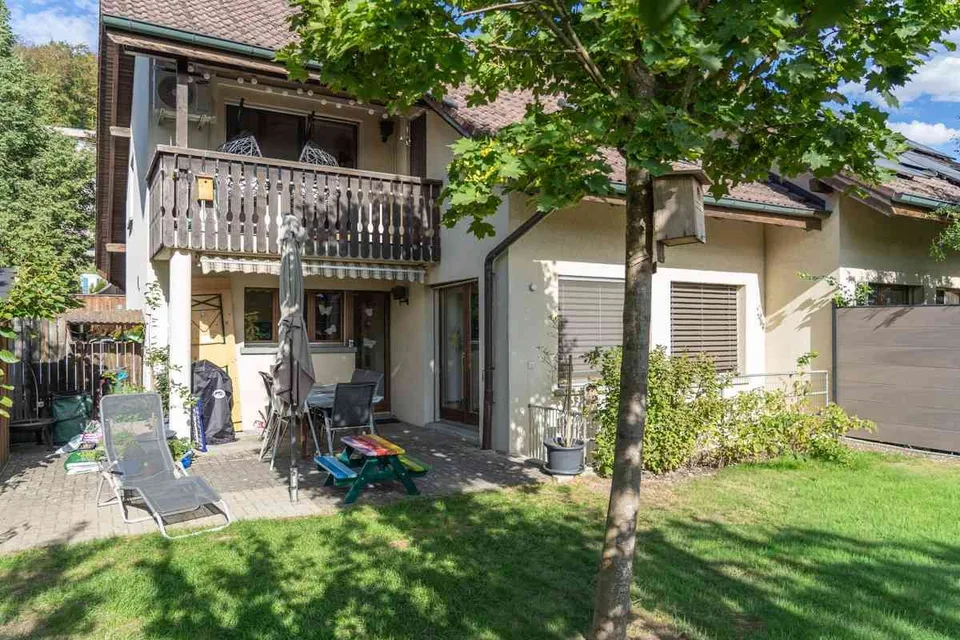 Top-gepflegtes 5.5-Zimmer-Doppeleinfamilienhaus (146.8 m²) – Foto 2 von 13