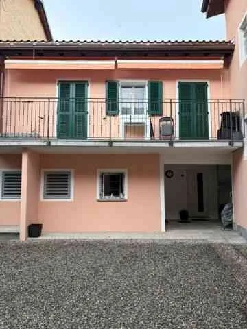 Miete: helles Einfamilienhaus mit 4 Zimmern in Losone
