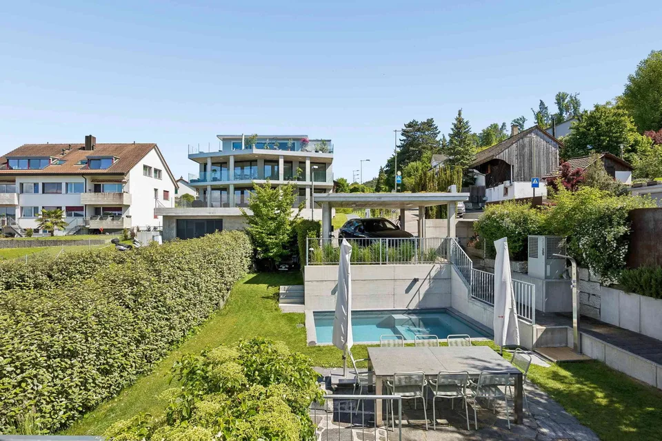 Attraktives, freistehendes EFH mit Pool und Carport