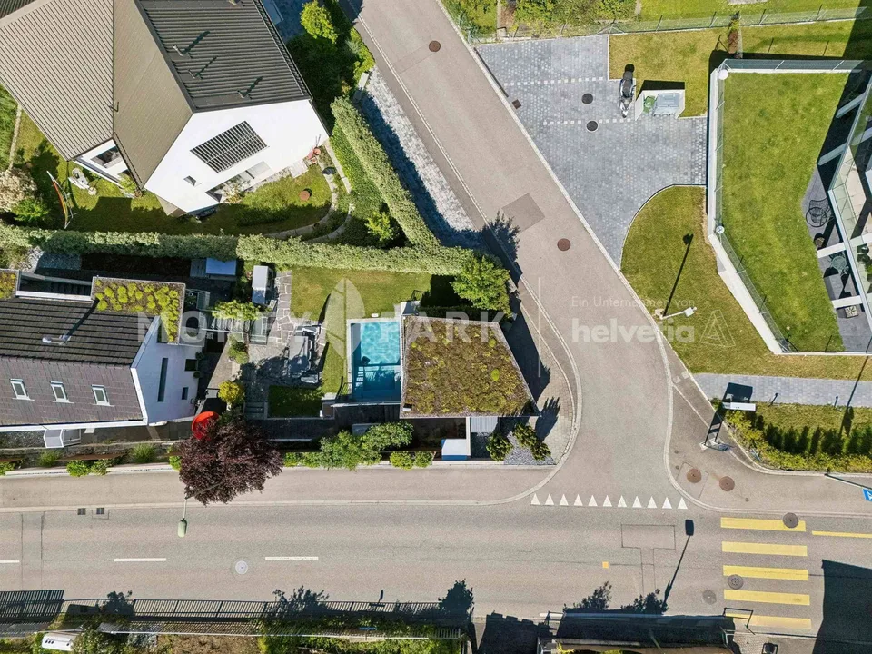 Attraktives, freistehendes EFH mit Pool und Carport
