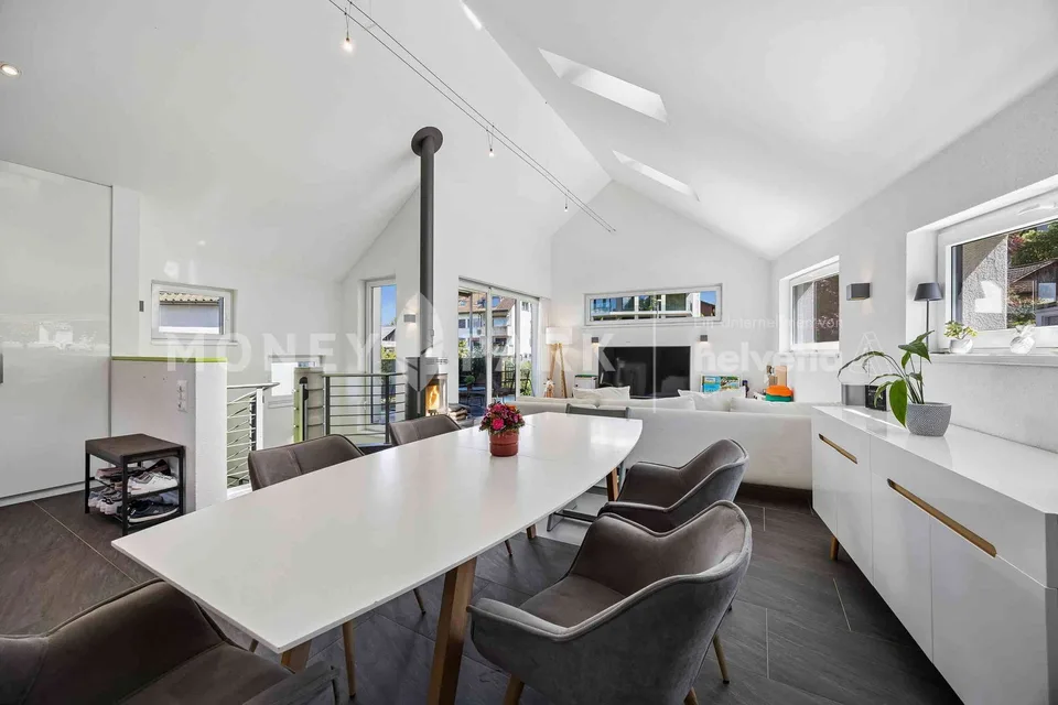 Attraktives, freistehendes EFH mit Pool und Carport