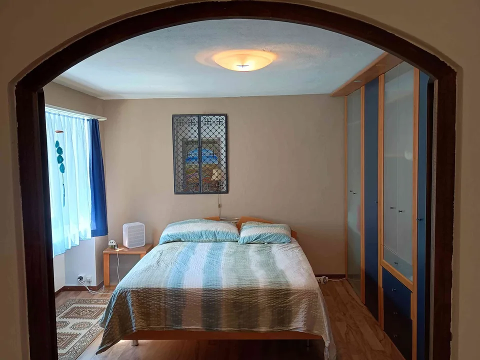 Einfamilienhaus mit Studio in privilegierter, sonniger Hanglage – photo 9 of 13