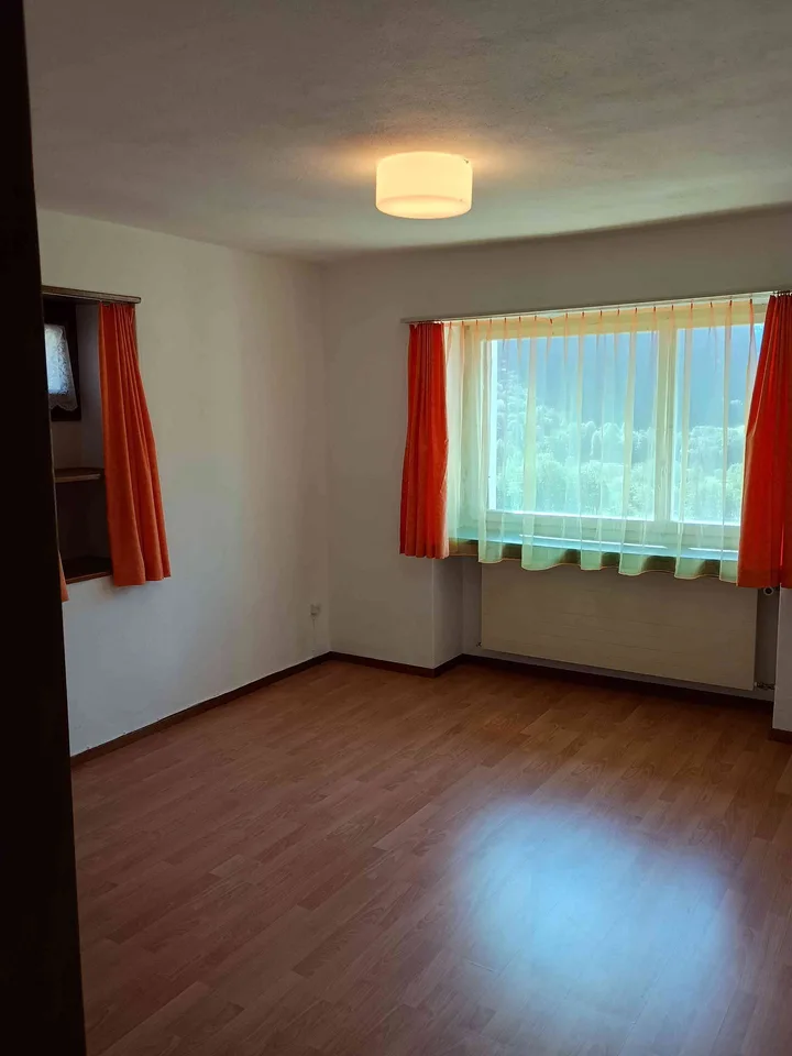 Einfamilienhaus mit Studio in privilegierter, sonniger Hanglage – photo 11 of 13