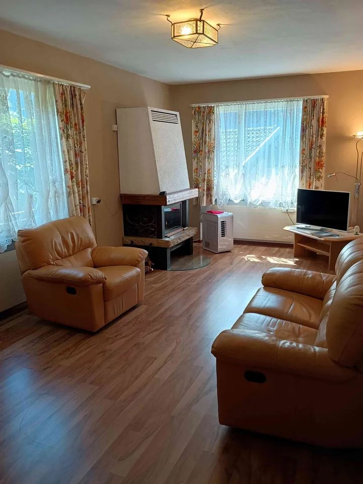 Einfamilienhaus mit Studio in privilegierter, sonniger Hanglage – photo 5 of 13