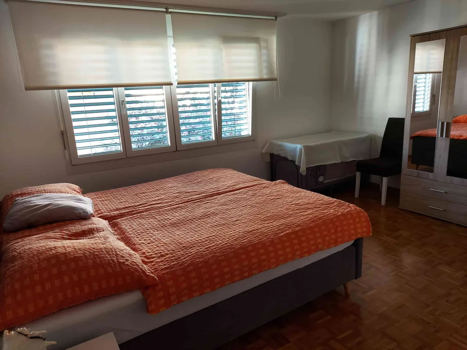 5.5 Zimmer , 150 m² , 2. Obergeschoss