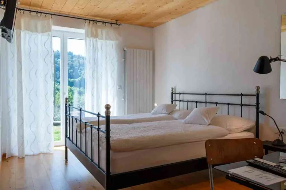 Einzigartiges Gästehaus mit Privathaus & Seminarzentrum – Panoramablic – foto 8 di 10