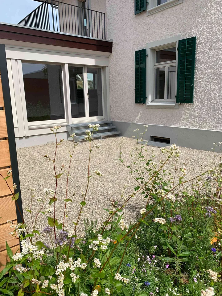 aussergewöhnliche Wohnung in denkmalgeschütztem Zweifamilienhaus