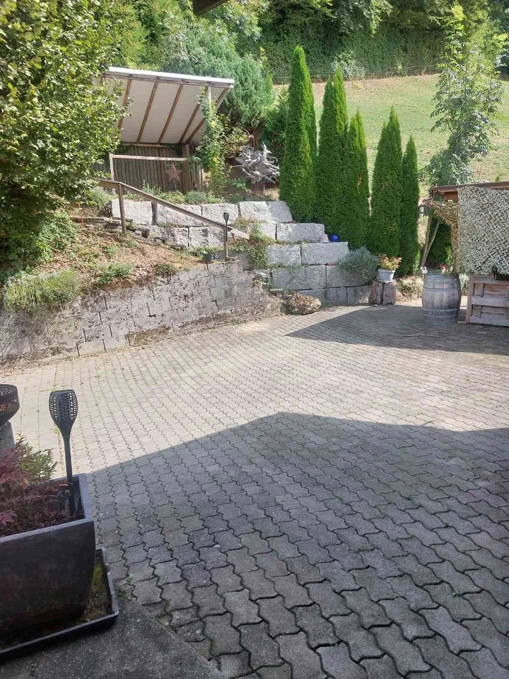 5,5 Zimmer Dachwohnung an sonniger ruhiger Lage